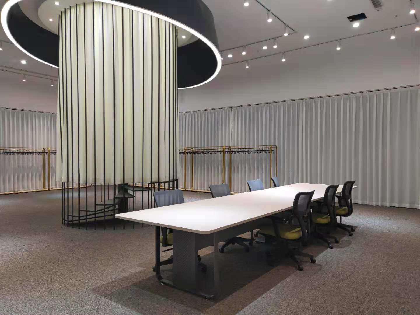 <b>板式辦公家具原來有這么多優點</b>